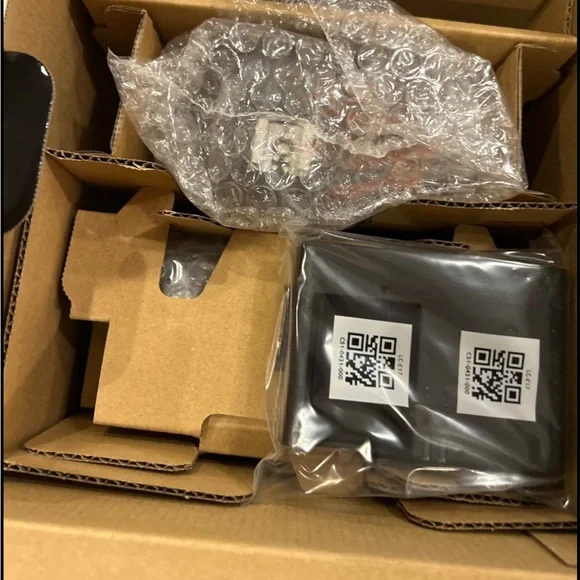 EOS R100 camera - Picture 3 of 3